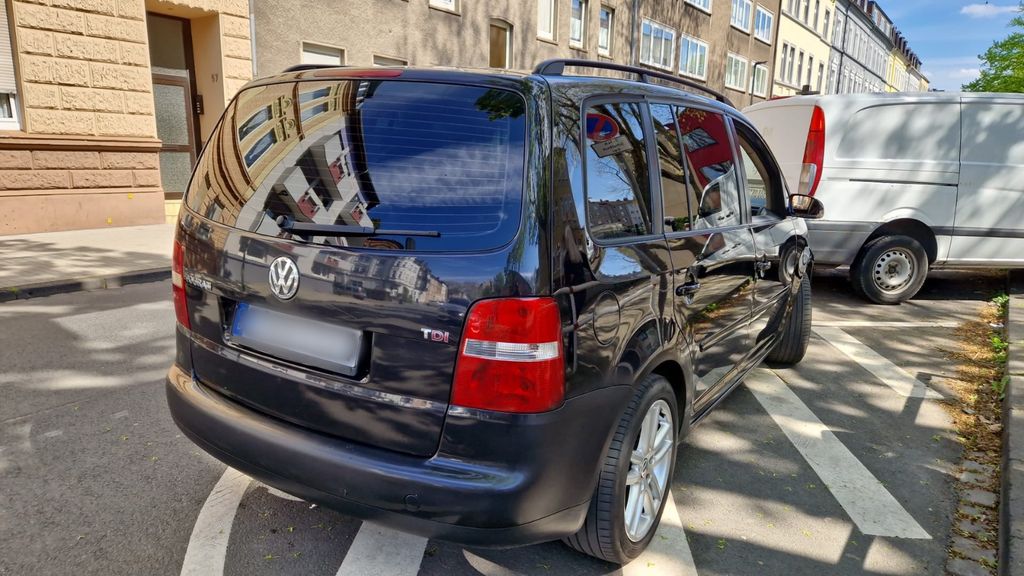 VW Touran 302.000 km 2.599 &euro; Gelsenkirchen 45888