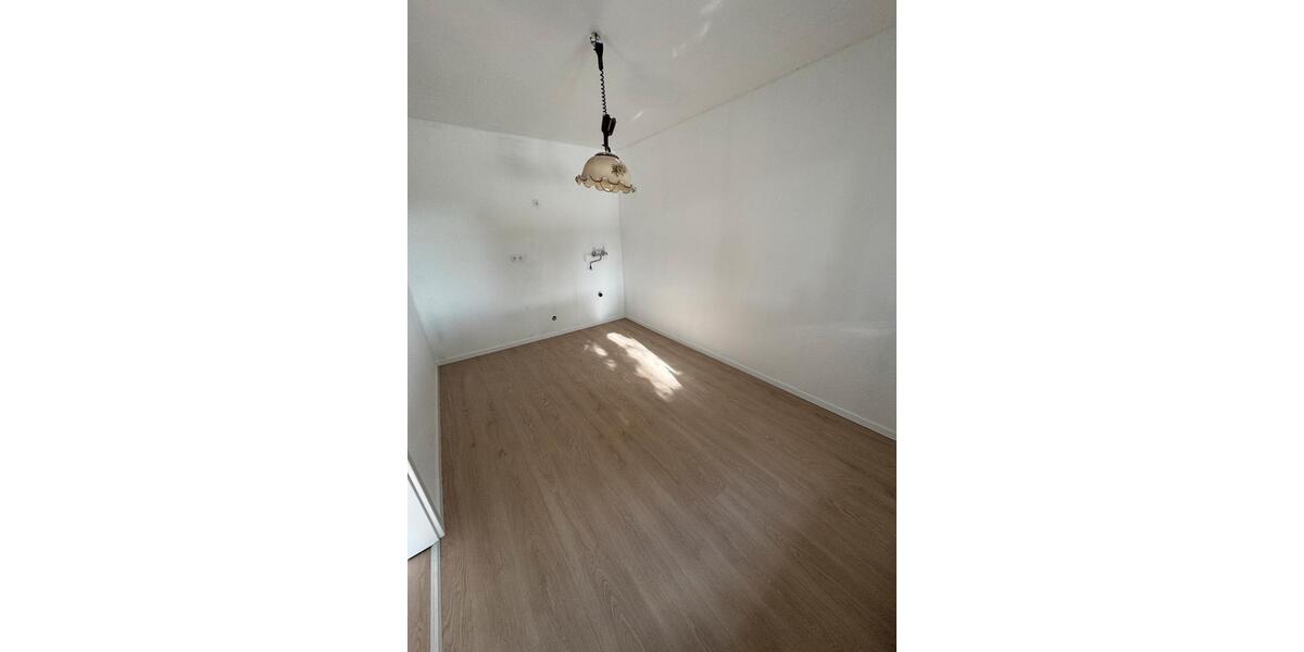 ZU VERMIETEN—DHH in guter Lage von OB-Königshardt 3 zimmer