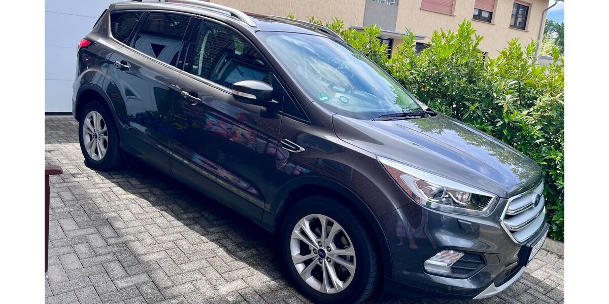 Ford Kuga 29.662 km 13.990 &euro; Oer-Erkenschwick 45739
