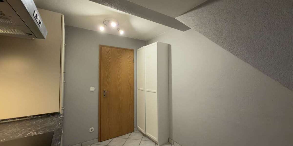 Gepflegte 3,5-Zimmer-Dachgeschosswohnung mit Einbauküche und Garage 3.5 zimmer