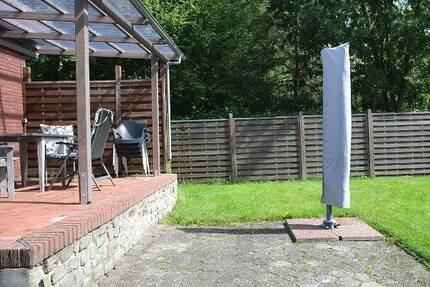 Kompakte Haushälfte mit Garten, Terrasse und Garagenstellplatz