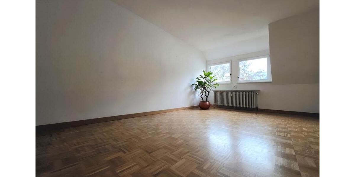 Altbau-Charme: 4,5 Zi. mit Echtholzparkett & sep. Home-Office-Zimmer in Top-Lage (Stadtwald-Nähe) 4 zimmer