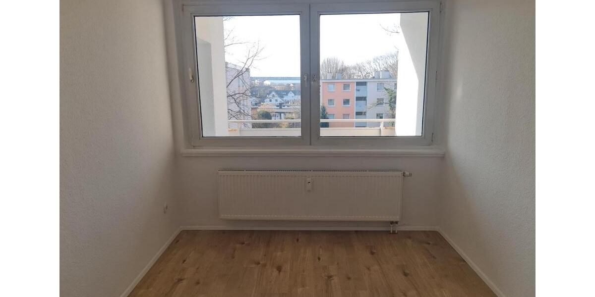 Renovierte 4-Zimmer-Wohnung mit Balkon zu vermieten! 4 zimmer