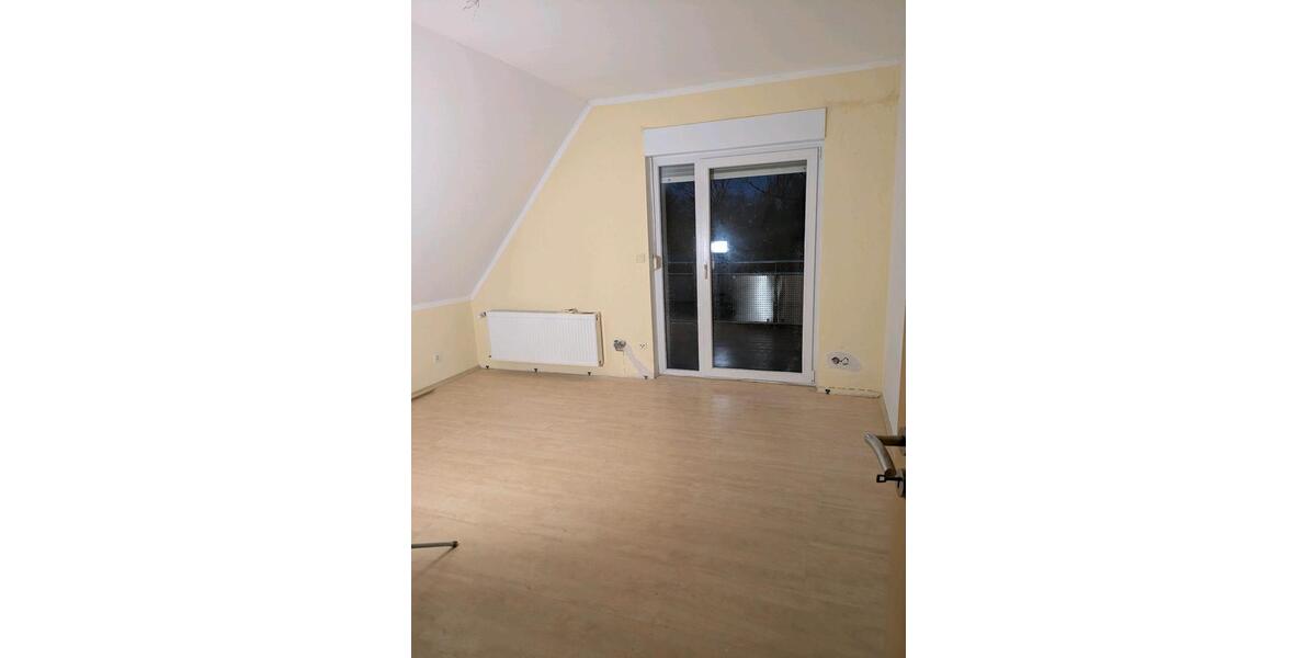 Dachgeschoßwohnung Essen Stadtbezirk II - 5 Zimmer, 79 m&sup2;, 850&euro; | Angebot:25176287