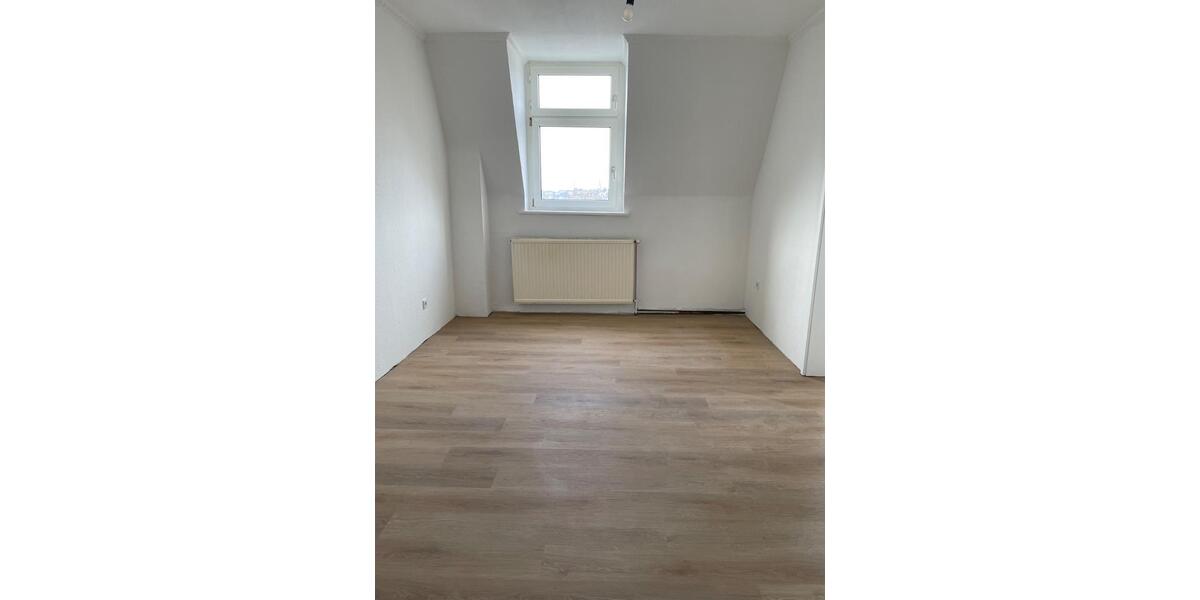 Dachgeschoßwohnung Bochum Bochum-Südwest - 4 Zimmer, 96 m&sup2;, 575&euro; | Angebot:25637333