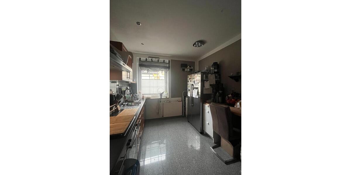 Reihenmittelhaus-modernisiert, gemütlich mit Garten und 2 Garagen 4 zimmer