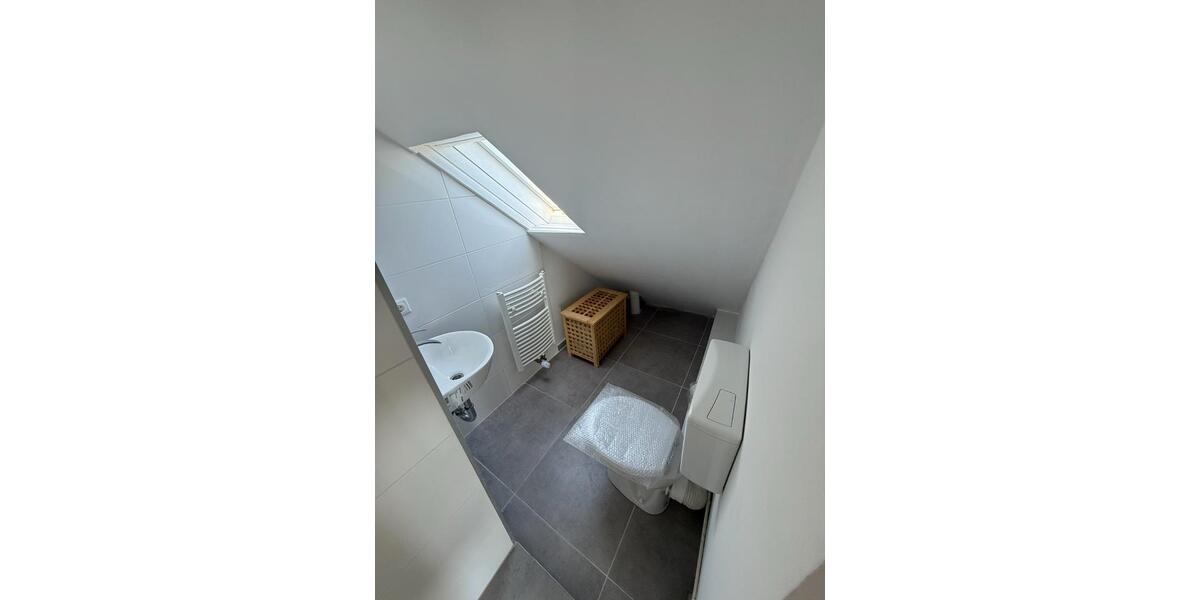 Erstbezug: 3-Zi-DG-Whg | ca. 80 qm | möbliert 3 zimmer