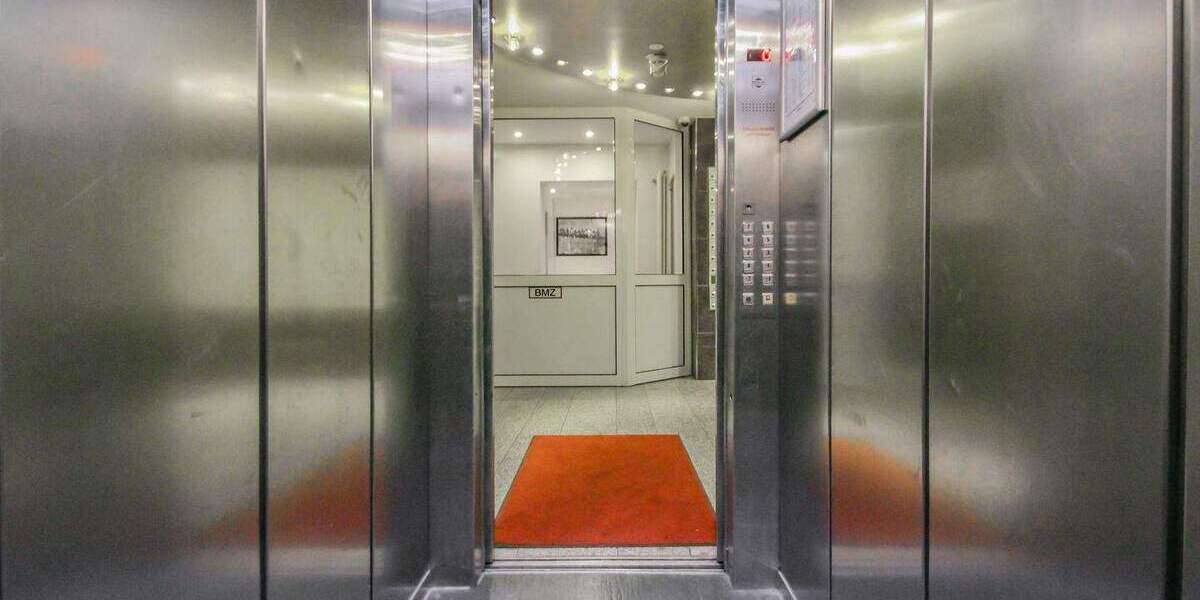 Exklusiv Wohnen in der City: 4,5 Zimmer mit Balkon - Aufzug - Tiefgarage 4 zimmer