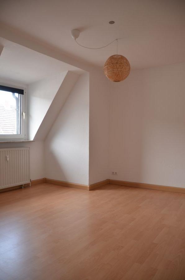 PRIVAT: Moderne 2,5 Zi. Dachgeschoss-Wohnung in ruhiger zentraler Top-Lage, ohne Balkon 2.5 zimmer