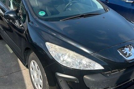 Peugeot 308 146.100 km 2.700 &euro; Wuppertal 42289