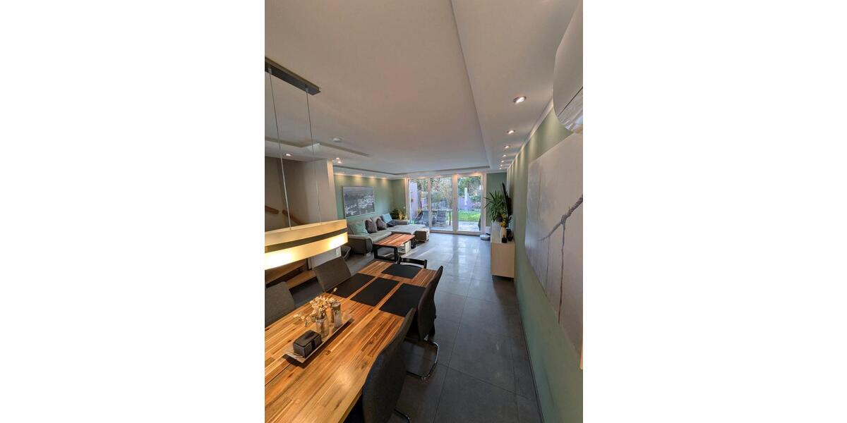 Modernes energieeffizientes Reihenendhaus mit Blick ins Grüne 5.5 zimmer