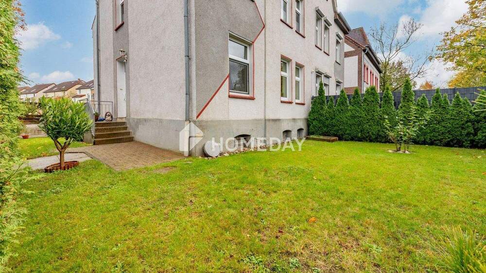 Geräumige DHH mit ca. 140 m² Gesamtfläche (davon 96 m² Wohnfläche) und liebevoll angelegtem Garten 4 zimmer