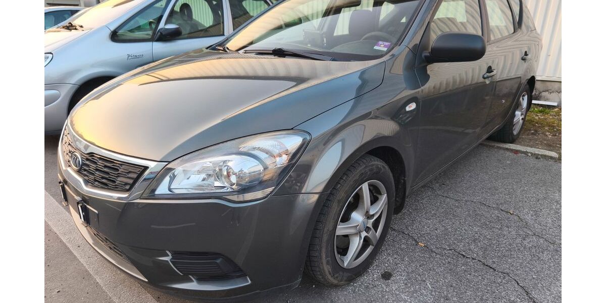 Kia ceed Sportswagon 76.000 km 4.990 &euro; Hattingen 45527