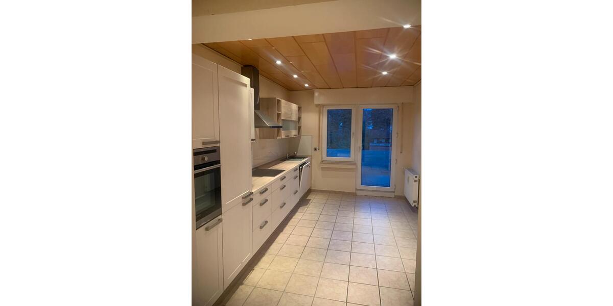 Helle Zweieinhalbzimmer-Wohnung im 1. OG mit 64 m2 2 zimmer