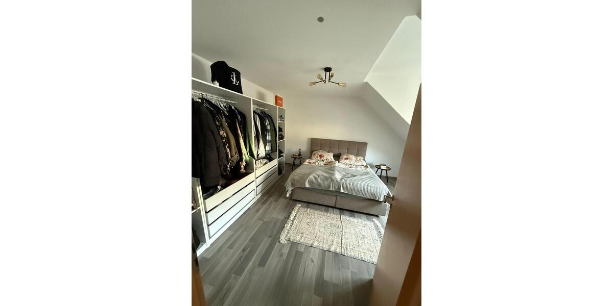 Dachgeschoßwohnung Gelsenkirchen Gelsenkirchen-Mitte - 3 Zimmer, 90 m&sup2;, 700&euro; | Angebot:25097067