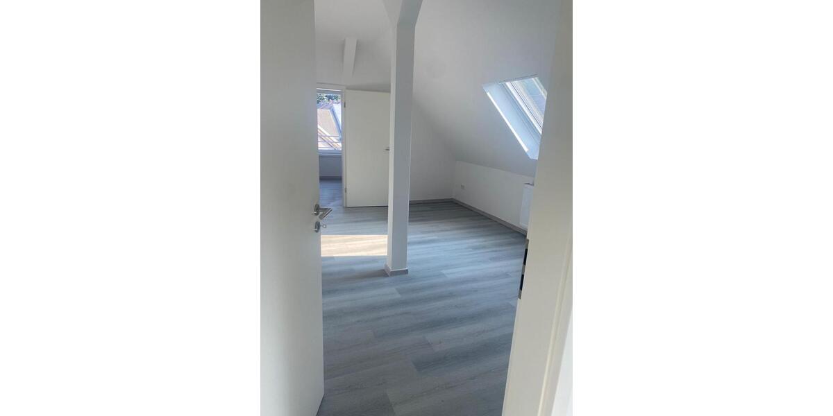 Dachgeschoßwohnung Ennepetal - 6 Zimmer, 130 m&sup2;, 1.200&euro; | Angebot:26409019
