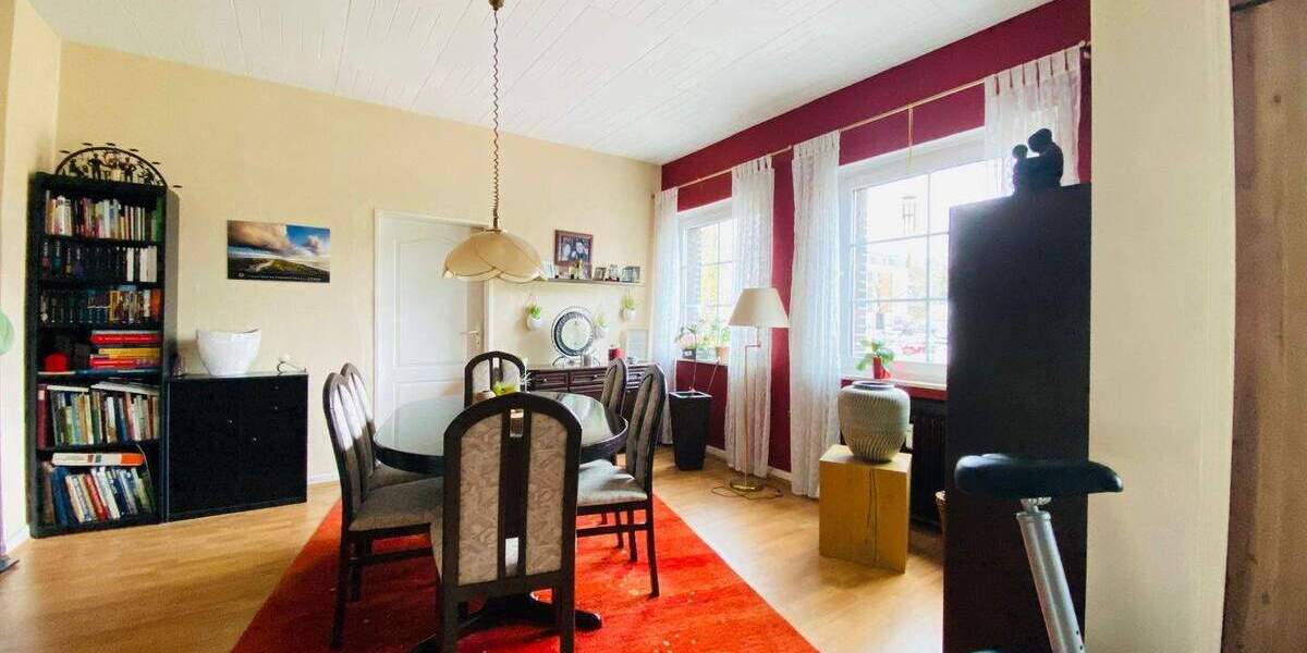 Attraktive Altbauwohnung in direkter Innenstadtlage mit PKW Garage 3 zimmer