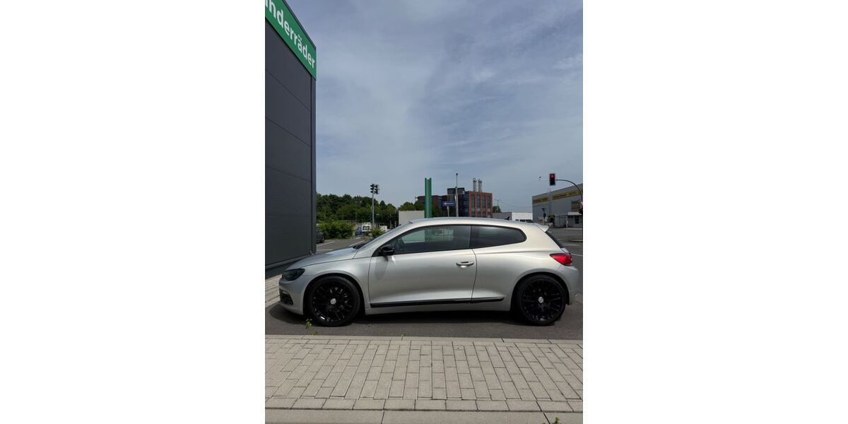 VW Scirocco 144.521 km 6.000 &euro; Oberhausen 46047