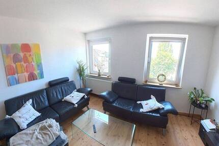 Moderne 2,5-Zimmer-Wohnung mit EBK in der Augustastraße 41