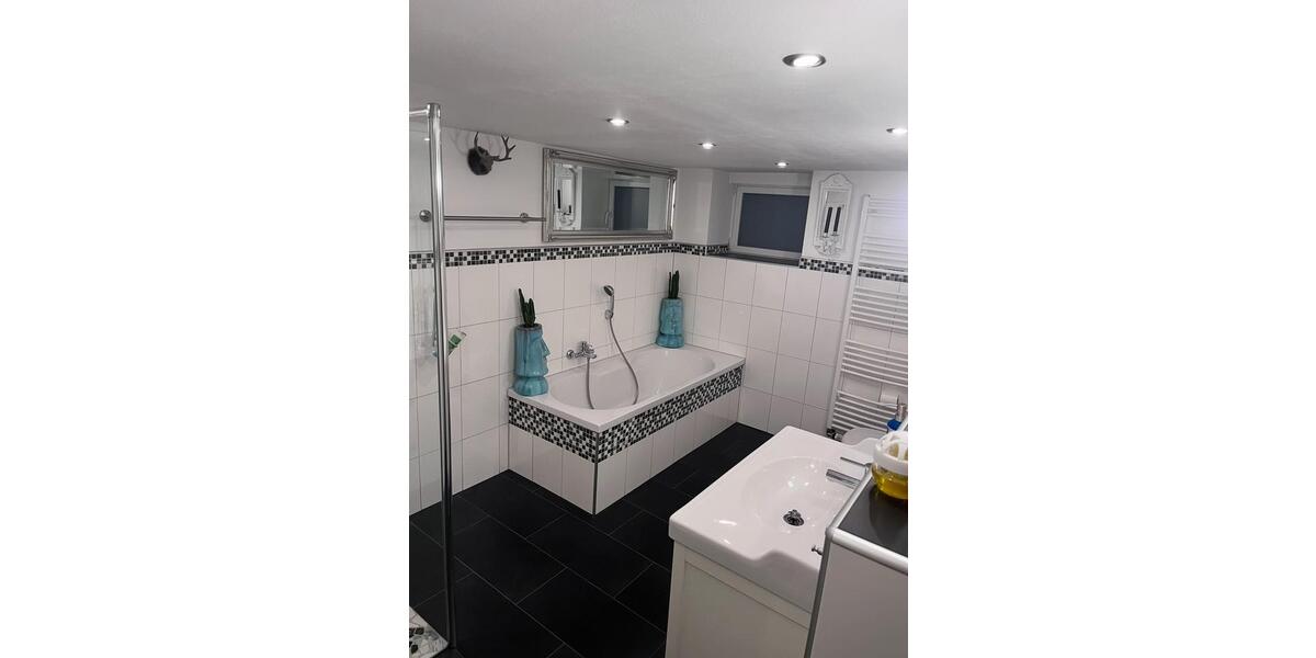 Reihenmittelhaus -modernisiert, gemütlich, mit Garten und Garagen 3.5 zimmer