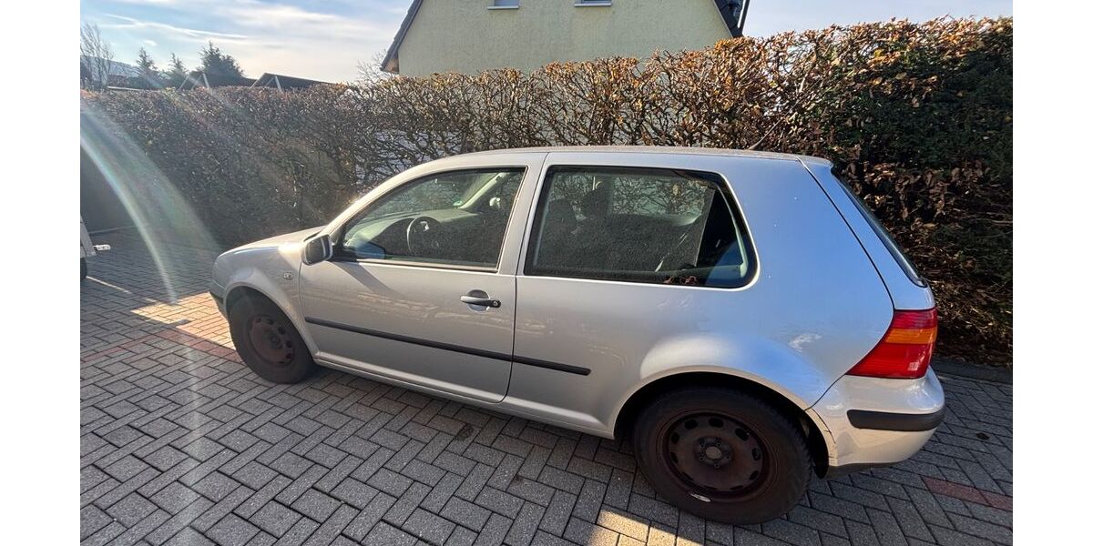 VW Golf 162.000 km 700 &euro; Schwelm 58332
