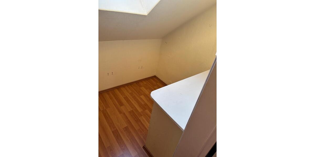 30 m² Dachgeschosswohnung in Essen-Überruhr – ab 01.03. 1 zimmer