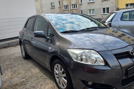 Toyota Auris 124.000 km 5.800 &euro; Essen 45144