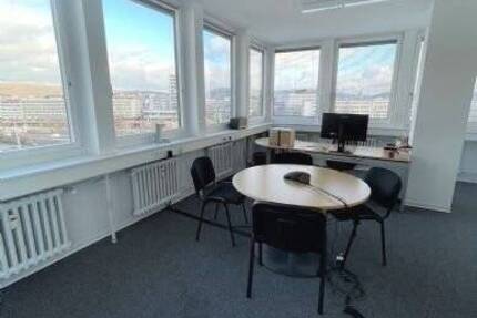 Top-Citylage! Neue, repräsentative Büro- oder Praxisfläche mit PKW-Stellplätzen!