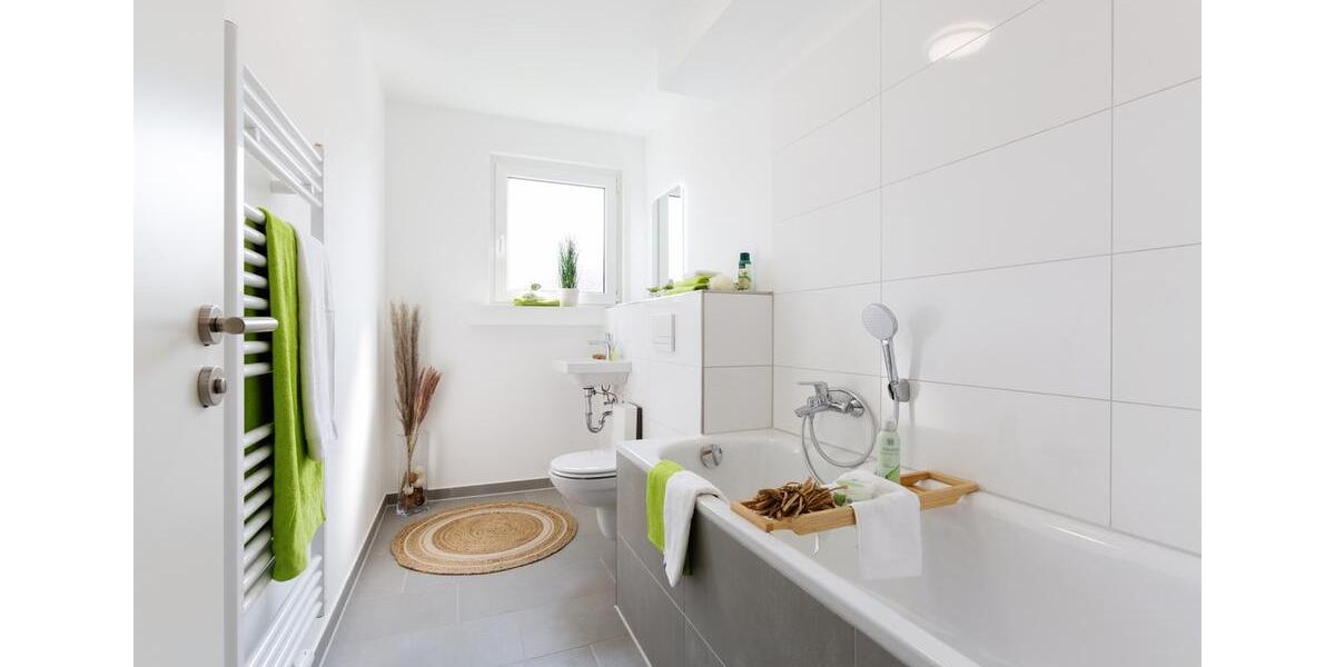 Top-sanierte Wohnung - einziehen und wohlfühlen - verkehrsberuhigte Lage - Tageslichtbad 2 zimmer