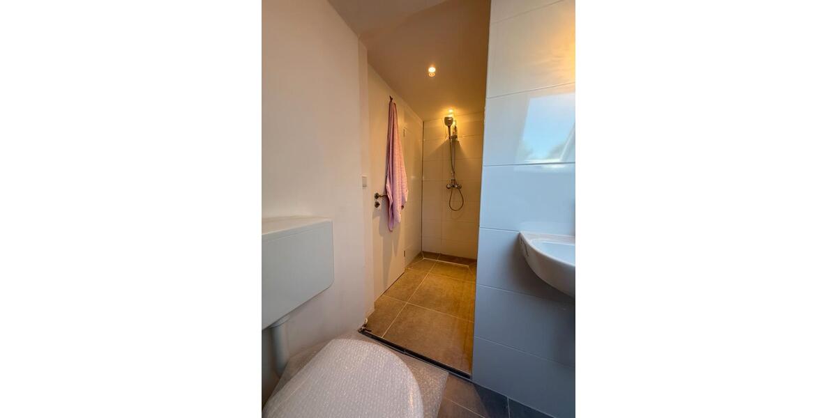 Erstbezug: 3-Zi-DG-Whg | ca. 80 qm | möbliert 3 zimmer