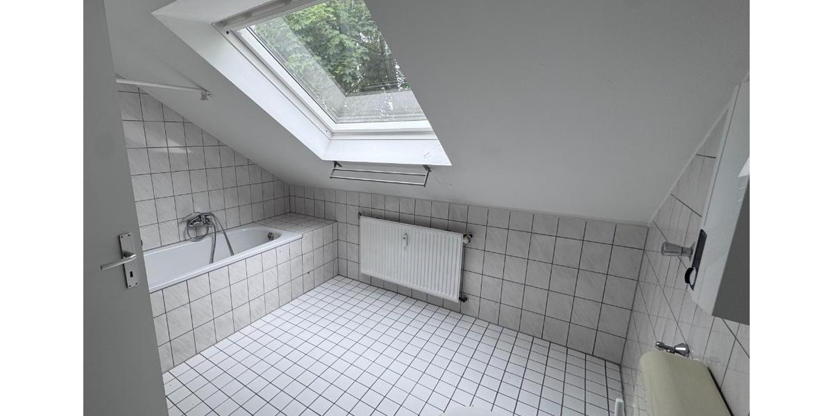 Dachgeschoßwohnung Herne Wanne-Bickern - 2.5 Zimmer, 72 m&sup2;, 470&euro; | Angebot:26538163