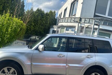 Mitsubishi Pajero 150.000 km 11.400 € Essen 45326