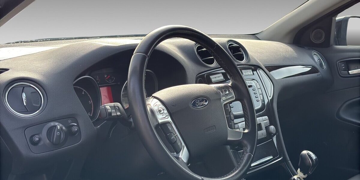 Ford Mondeo Ghia X Klima Tempo Sitzhzg. BI-Xenon AHK 248.720 km 3.500 &euro; Wuppertal 42327