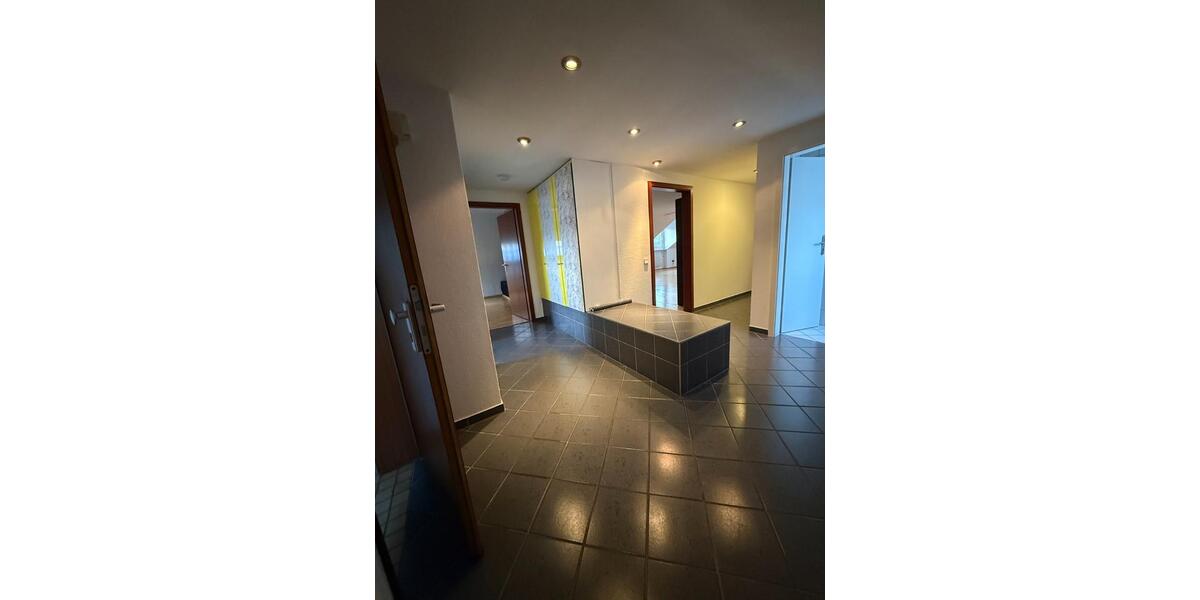 Dachgeschoßwohnung Oberhausen - 3.5 Zimmer, 80 m&sup2;, 660&euro; | Angebot:25143759