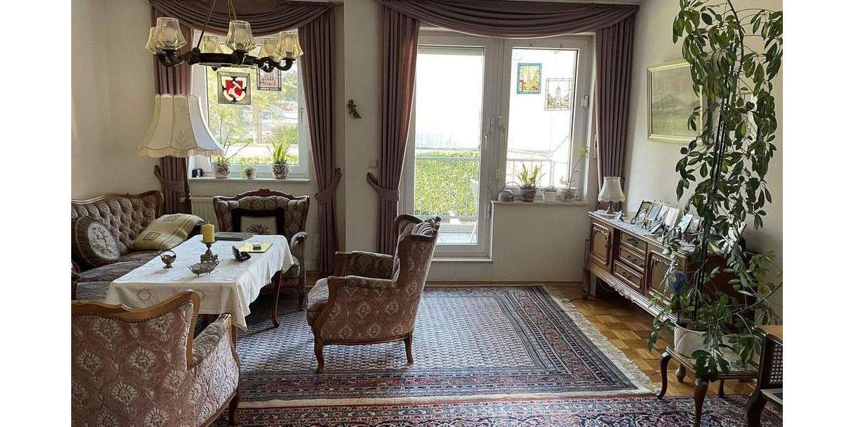 Großzügige 4-Zimmer-Wohnung im 1. Obergeschoss - Rathausviertel 4 zimmer