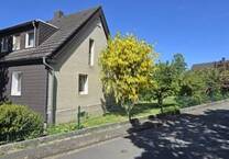 Wunderschönes Eckgrundstück mit großem Wohnhaus zu verkaufen