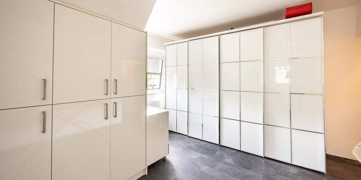 Wohnen in der Gartenstadt mit schönem Garten, Palmen, Garage 6 zimmer