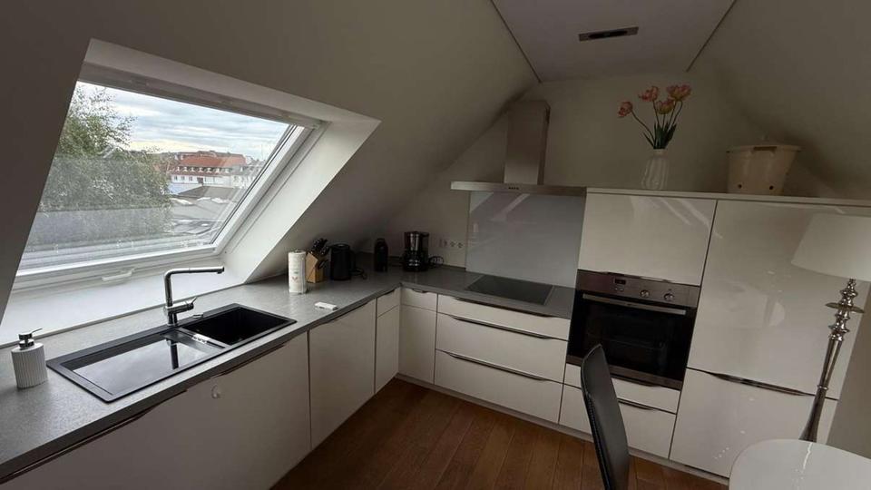 Dachgeschoßwohnung Essen Stadtbezirk II - 1 Zimmer, 72 m&sup2;, 1.250&euro; | Angebot:25148843