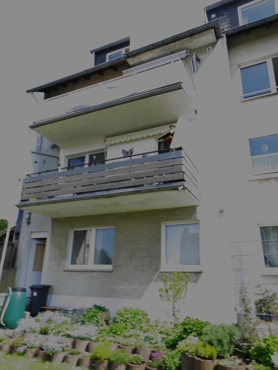 4 Fam.-Haus mit 2 Garagen in Remscheid - West 10 zimmer