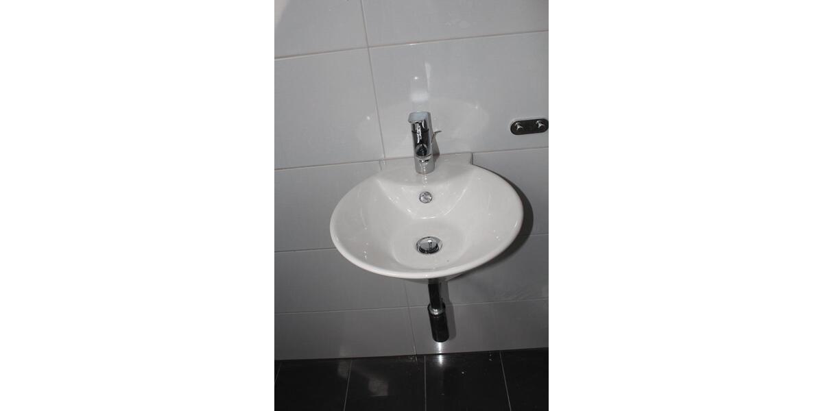 Frisch Renovierte 2 Zimmer Wohnung ab Sofort 2 zimmer