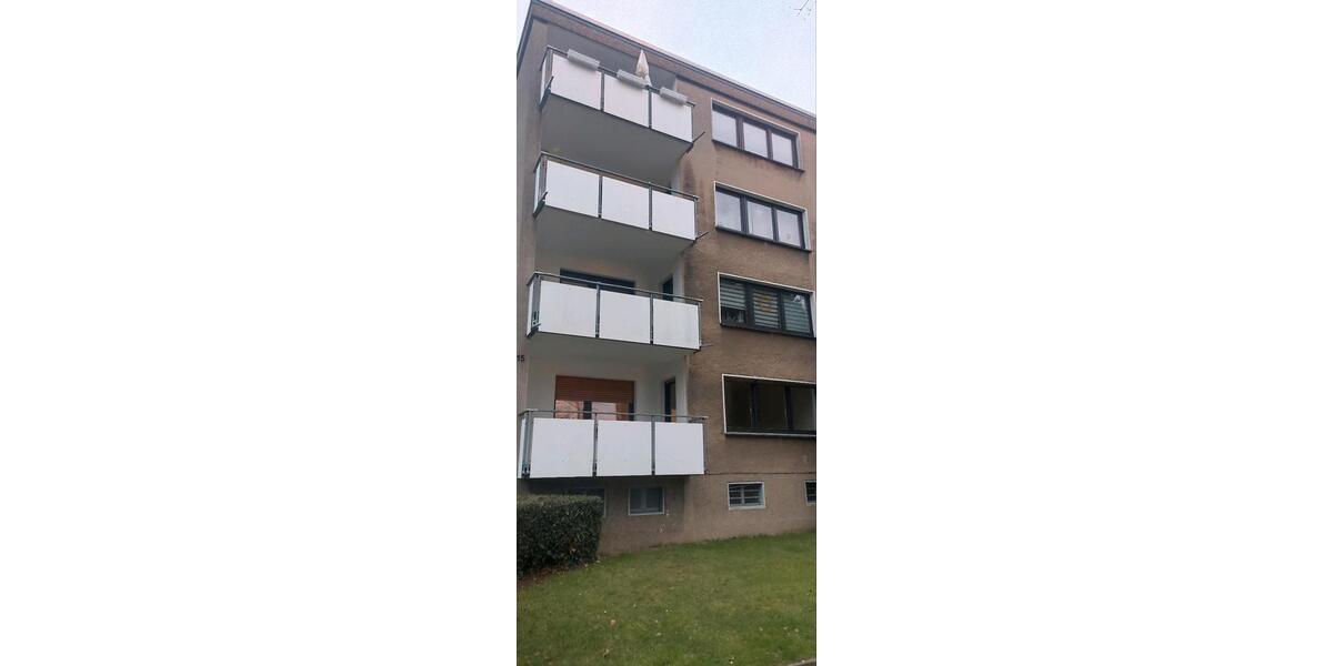 EG, 74 qm, überdachter Balkon 3 zimmer