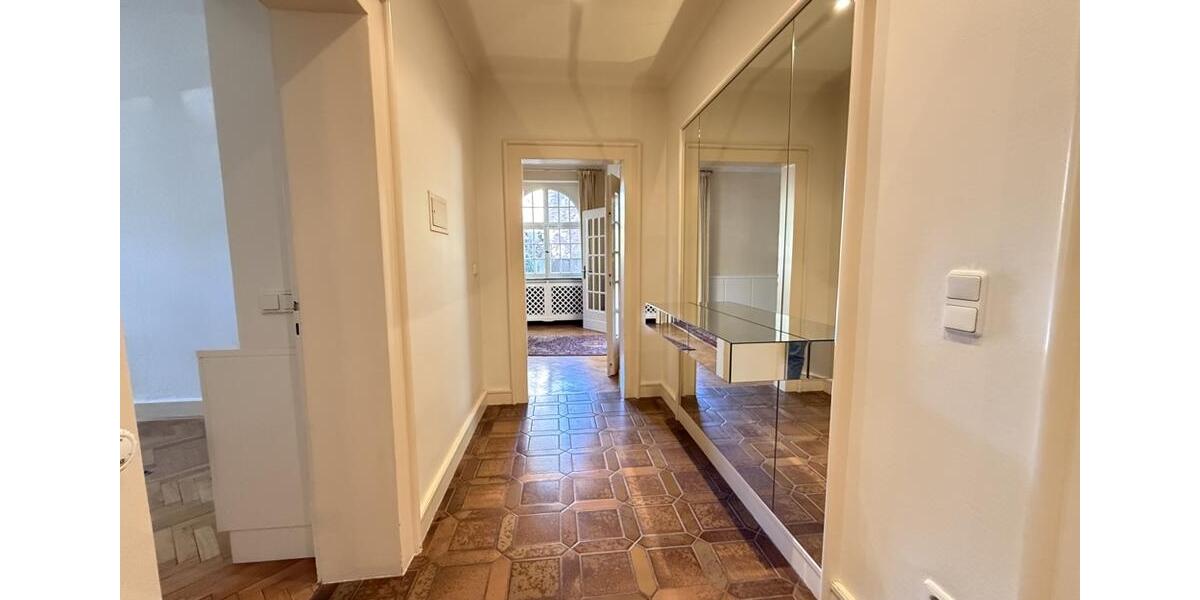 Einzigartiges Mietangebot: Historische Villa mit großem Garten | ca. 310 m² Wohnfläche 12 zimmer