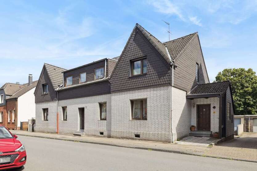 Haus zum Kaufen in Oberhausen 380.000 € 285 m²