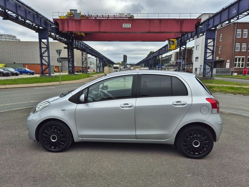 Daihatsu Charade 99.700 km 6.390 € Mülheim 45476