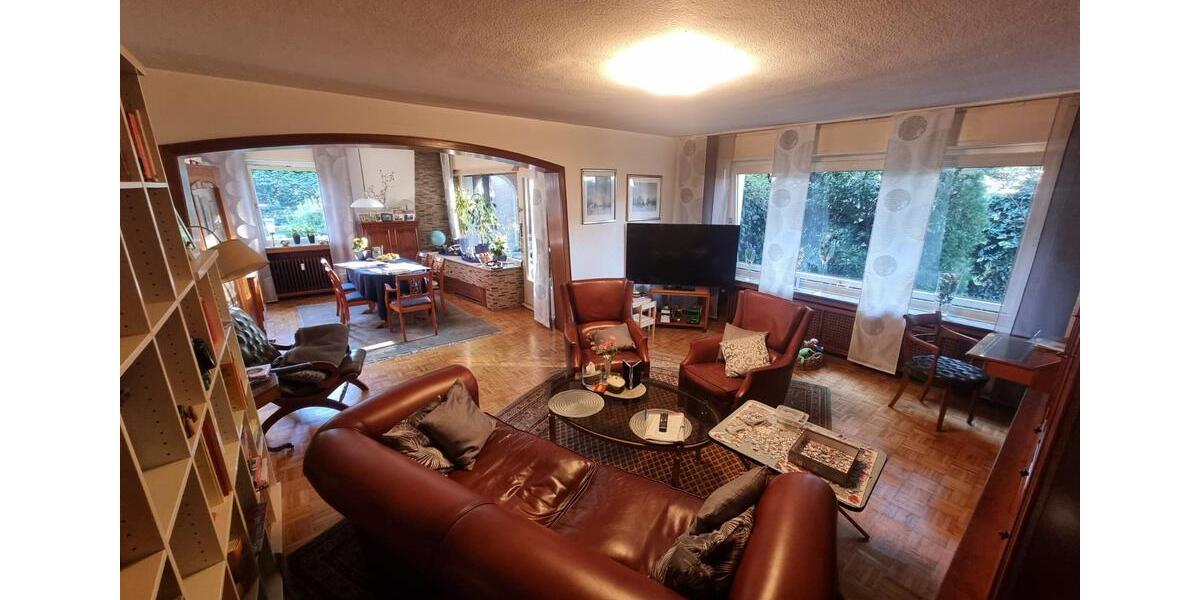 Wohnhaus mit aktuell zwei Wohnungen, einem Gästezimmer und Keller zimmer