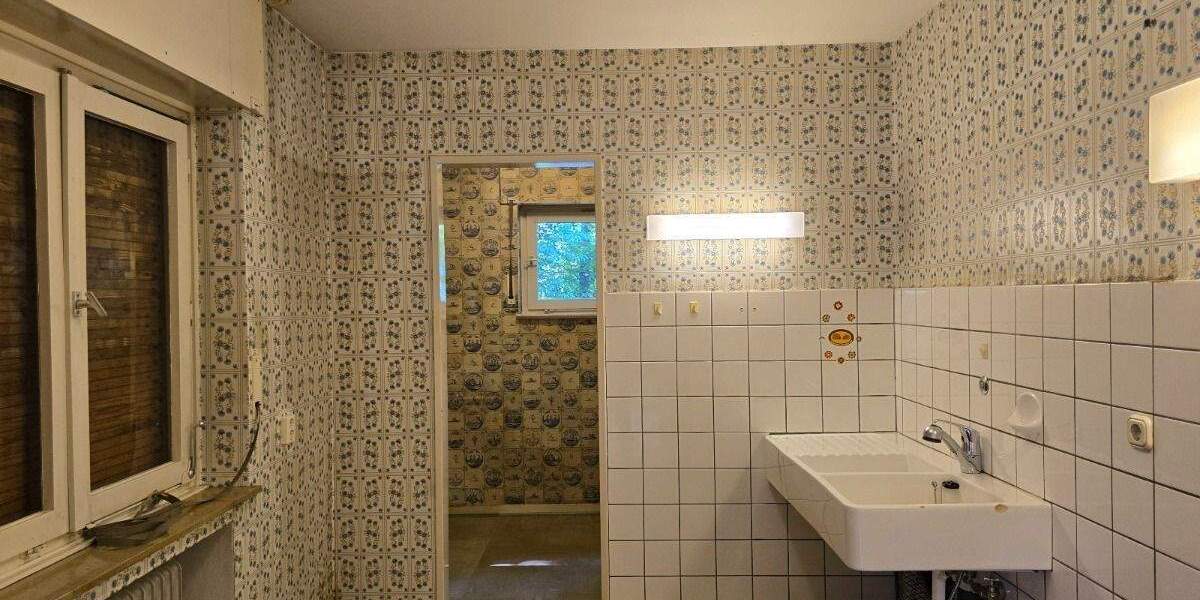 *** Im Dornröschenschlaf! *** geräumig und familienfreundlich *** Terrassenwohnung am Wald *** 5 zimmer