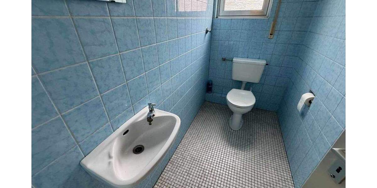 POTENZIALSTARKES BÜROHAUS MIT GARAGEN UND VIEL PLATZ IN DORTMUND BODELSCHWINGH zimmer