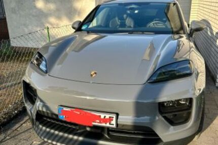 Porsche Macan 11.200 km 86.700 € Duisburg 47259