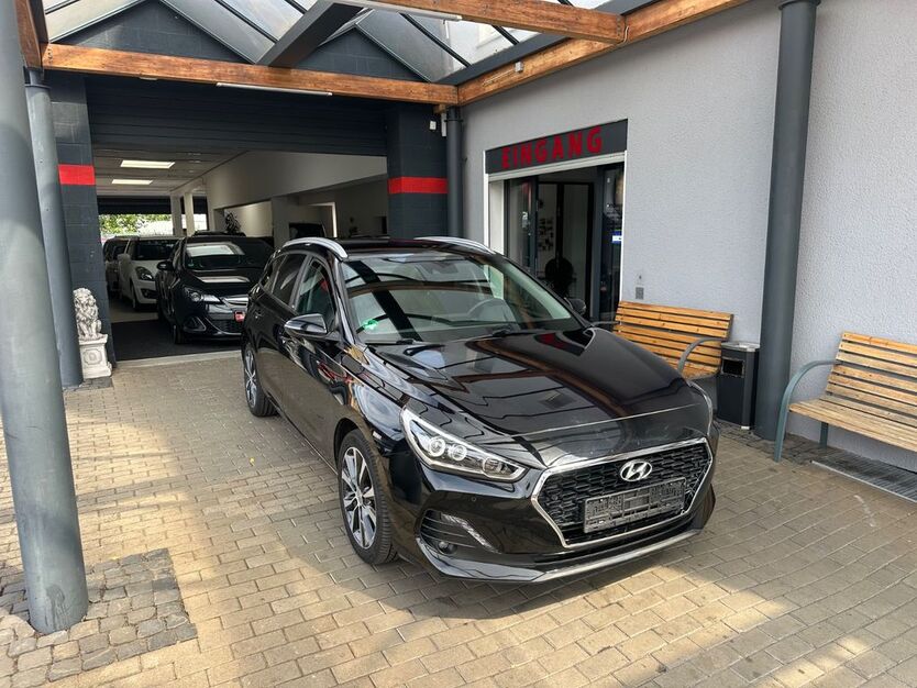 Hyundai i30 128.000 km 11.799 € Schwerte 58239