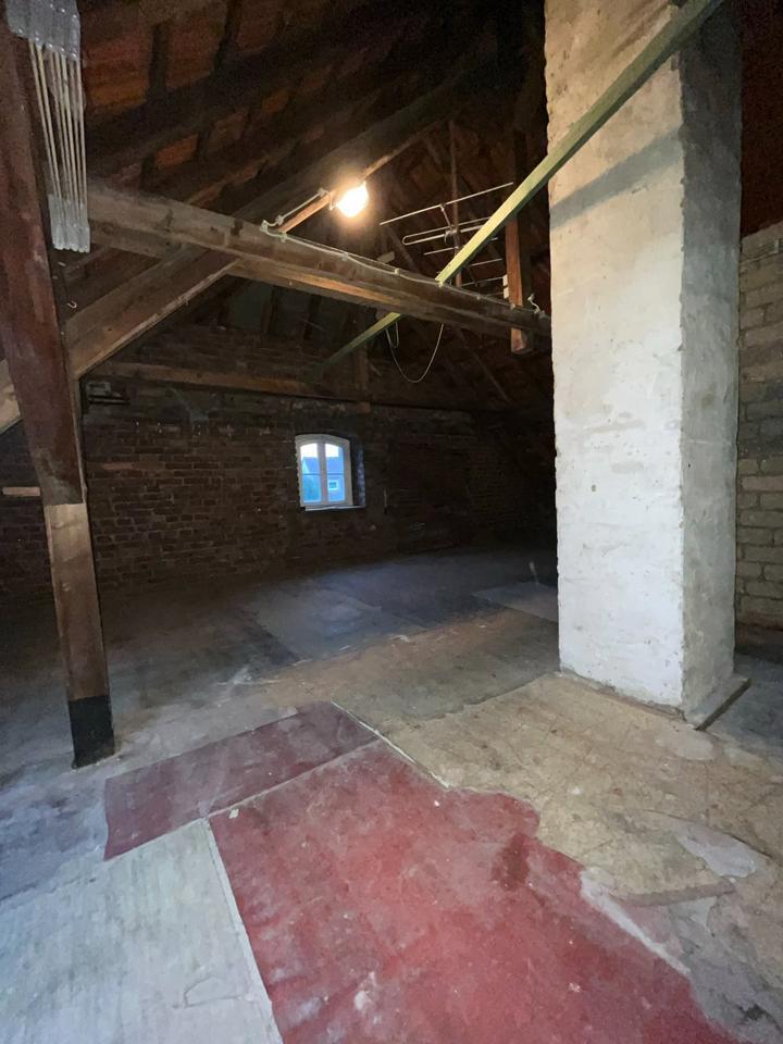 Mehr- Einfamilienhaus mit viel Platz und Garten -PROVISIONSFREI-